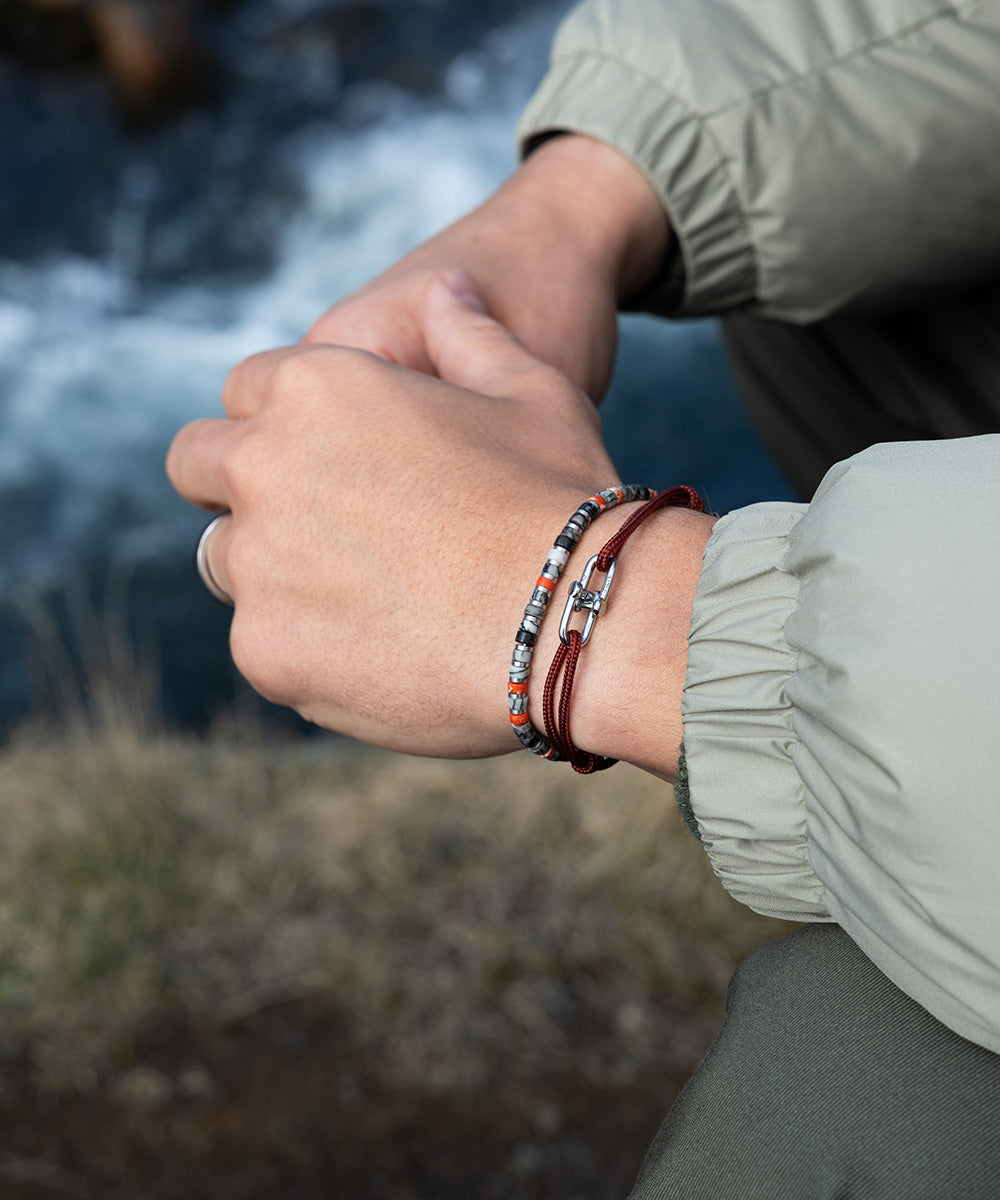 Daunting Dean Velvet Red | Silver